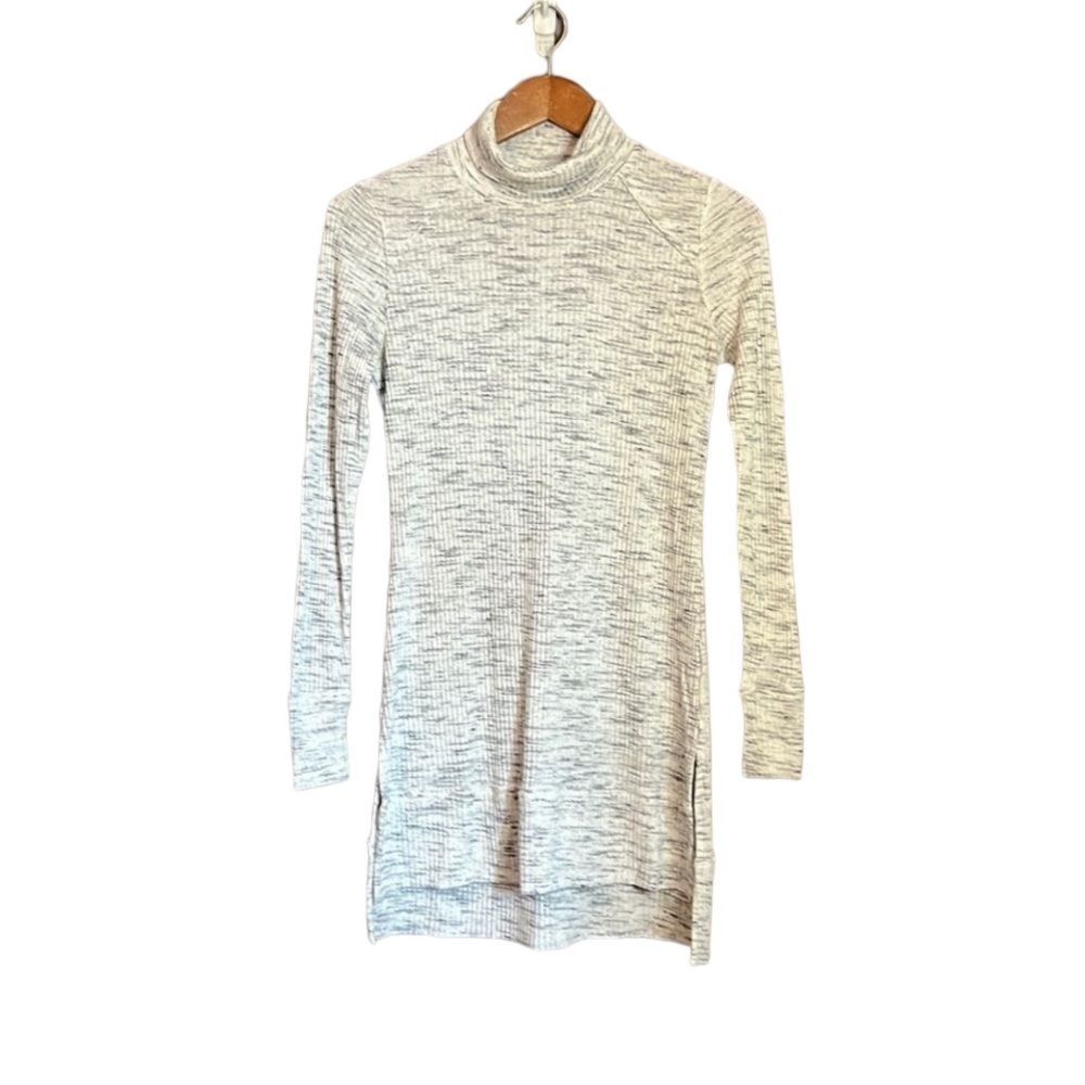 3 for $30! Motherhood Maternity knitted tunic. Size small
